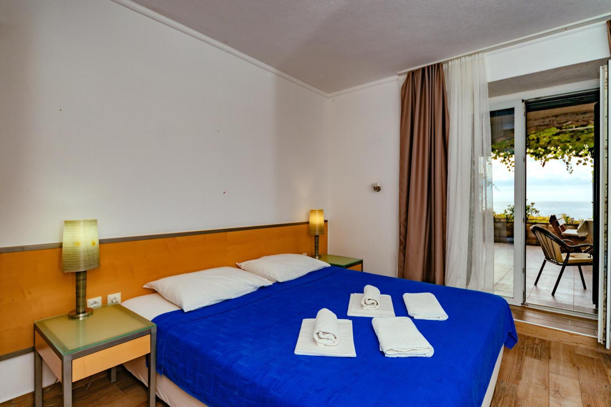 Hotel Savojo Petrovac na moru Exterior foto