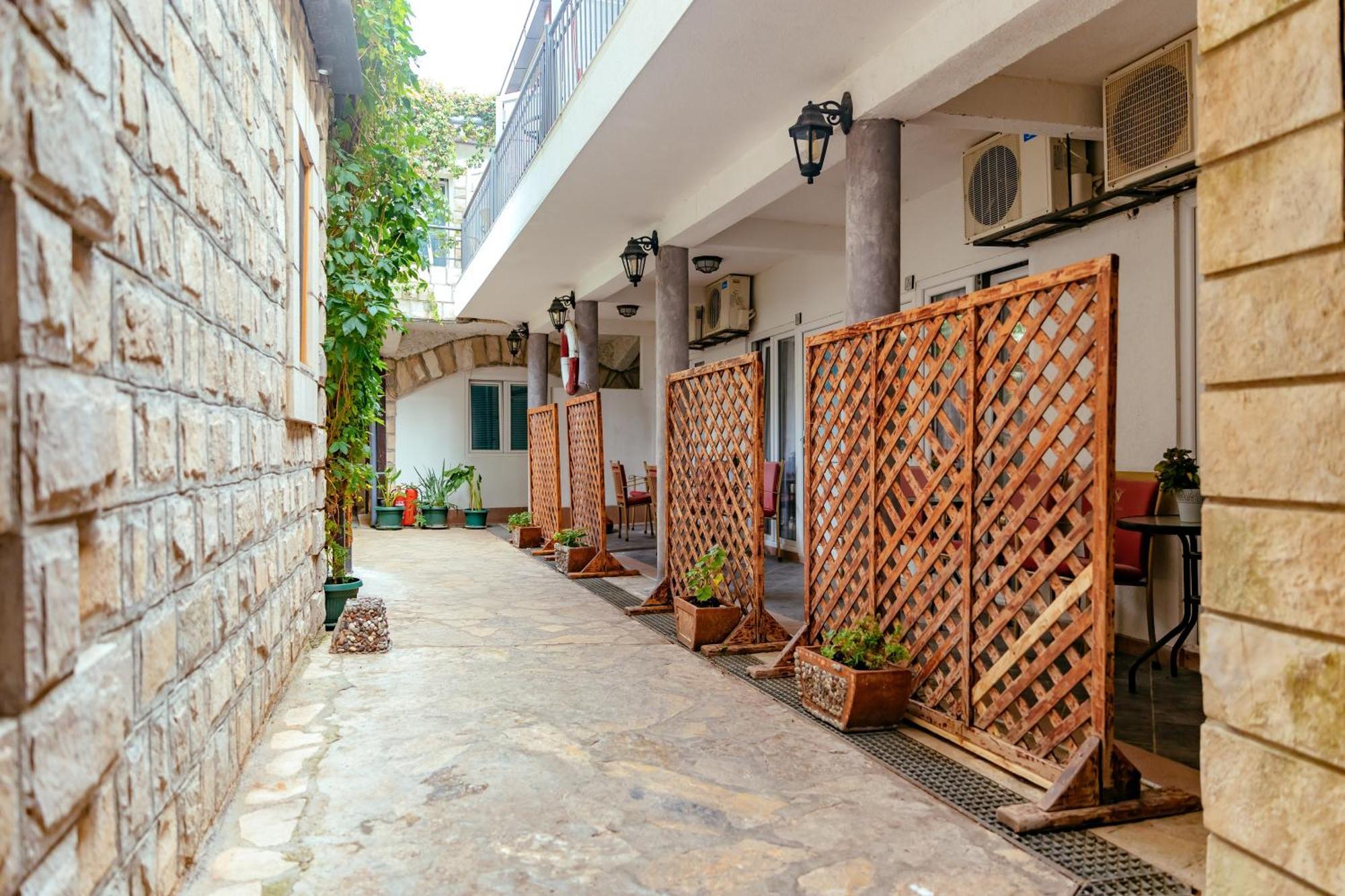 Hotel Savojo Petrovac na moru Exterior foto